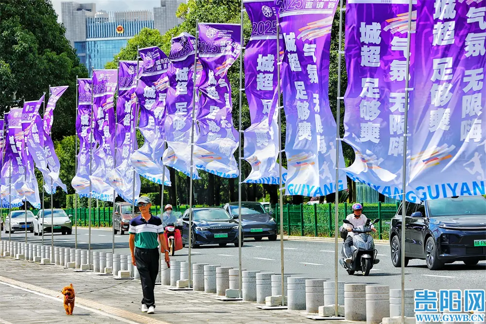 球星是C罗, 他跑起来能, 等按年龄划 球星是C罗, 他跑起来能, 等按年龄划